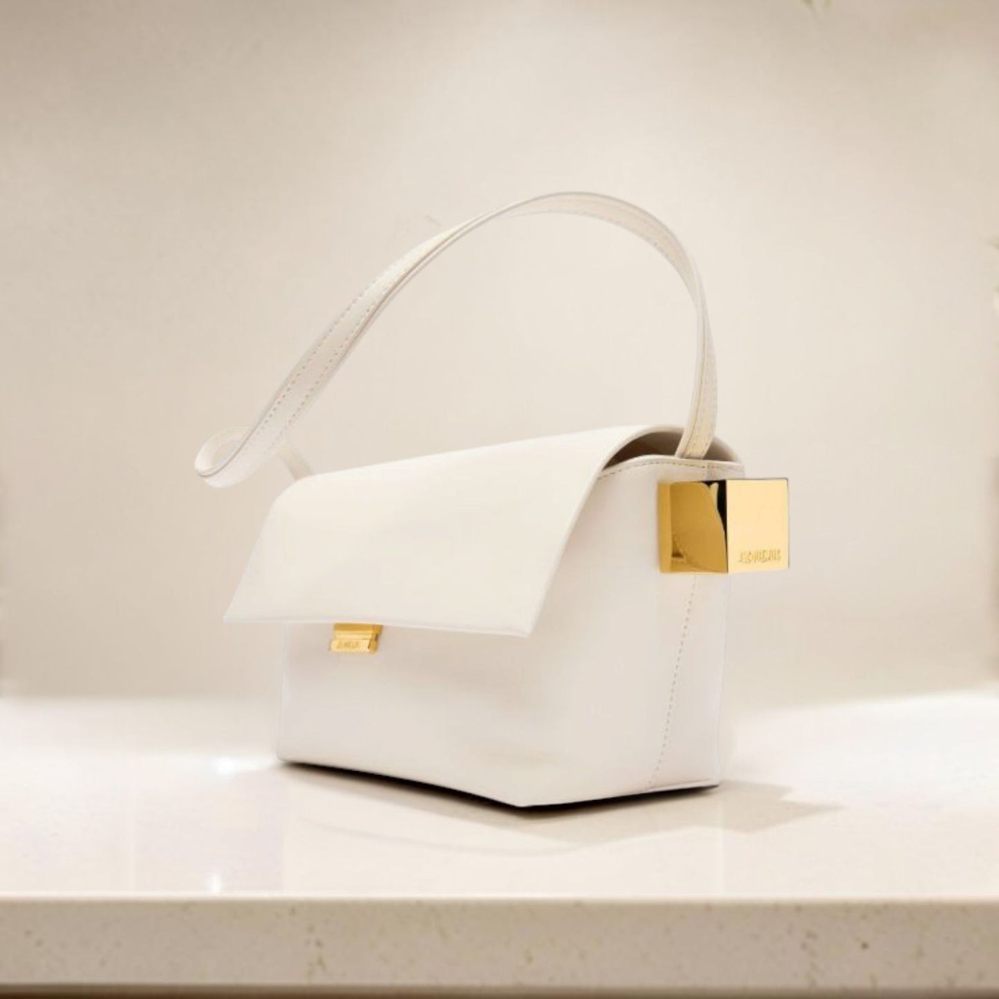 Jacquemus Le Rond Carré
