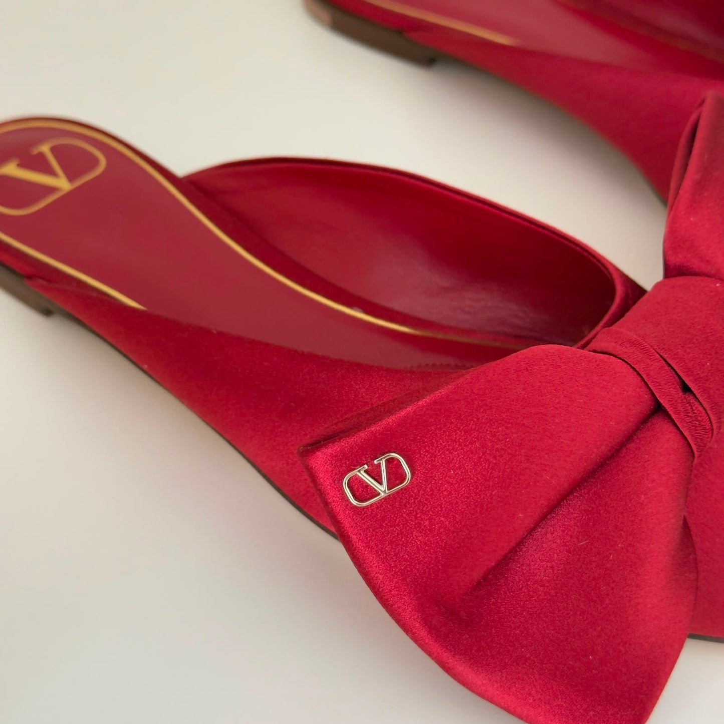Valentino Mules flat con fiocco in rosso