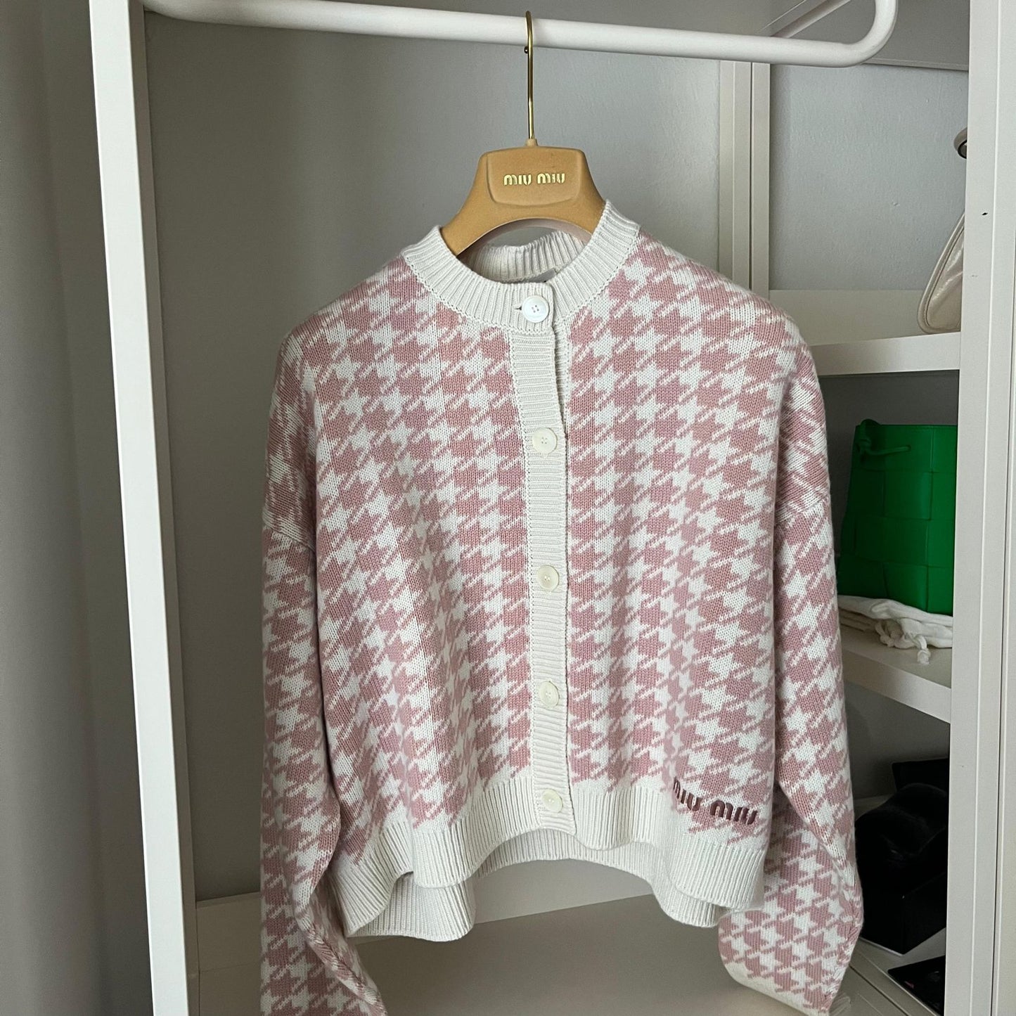 Miu Miu cardigan rosa e avorio