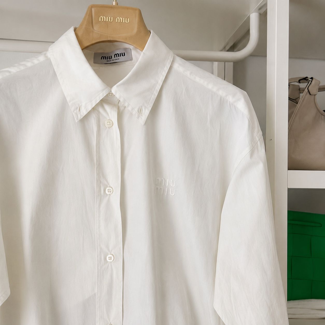 Miu Miu camicia Bianca con logo ricamato