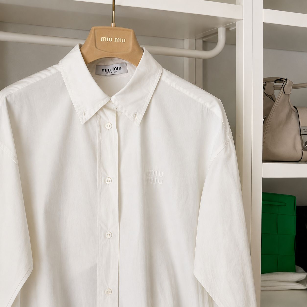 Miu Miu camicia Bianca con logo ricamato