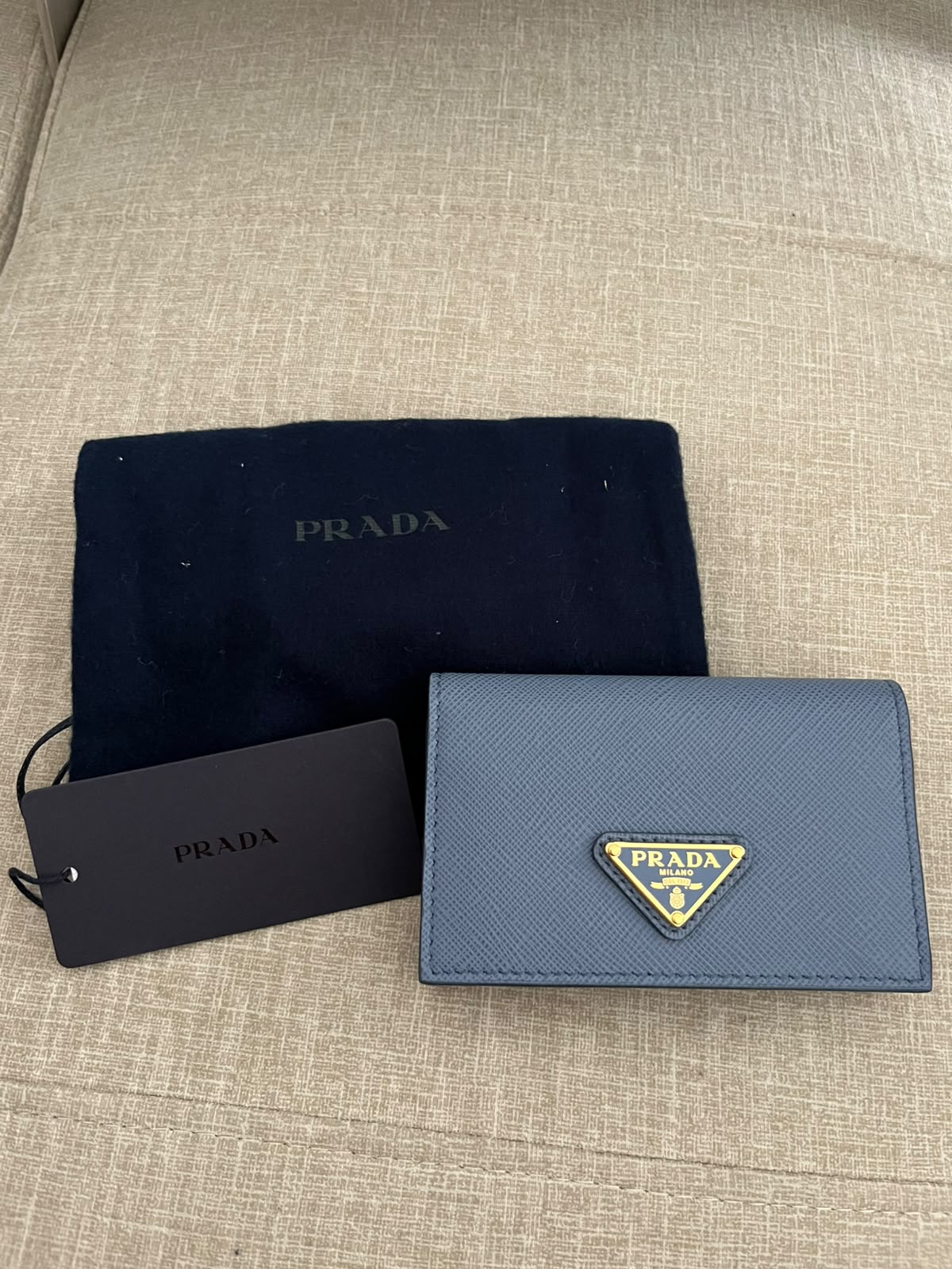Prada portacarte in pelle azzurro polvere