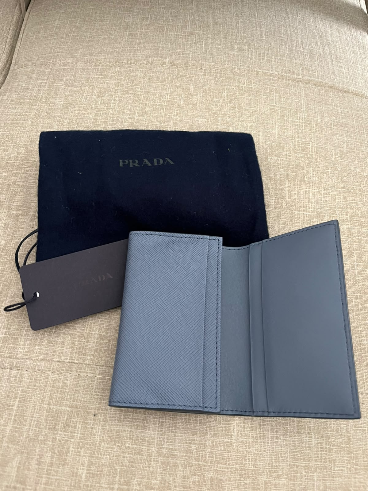 Prada portacarte in pelle azzurro polvere