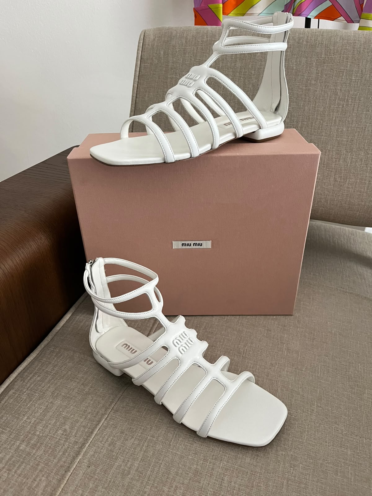 Miiu Miu sandali gladiatore in pelle con logo
