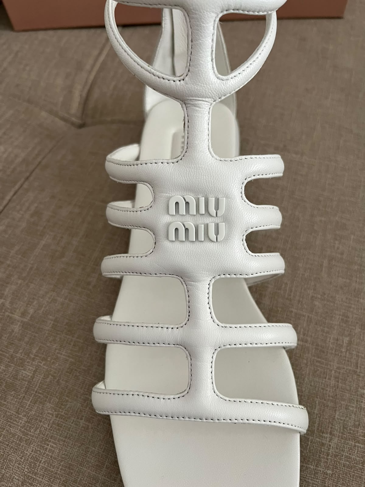 Miiu Miu sandali gladiatore in pelle con logo