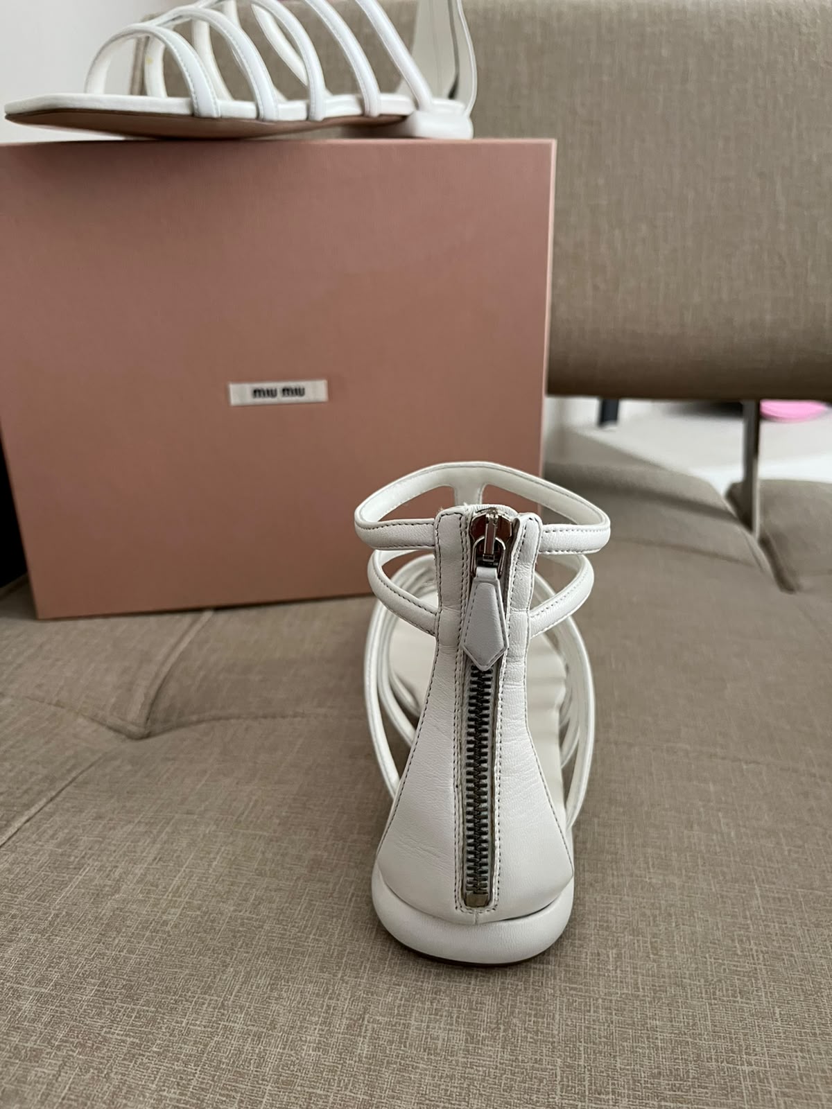 Miiu Miu sandali gladiatore in pelle con logo