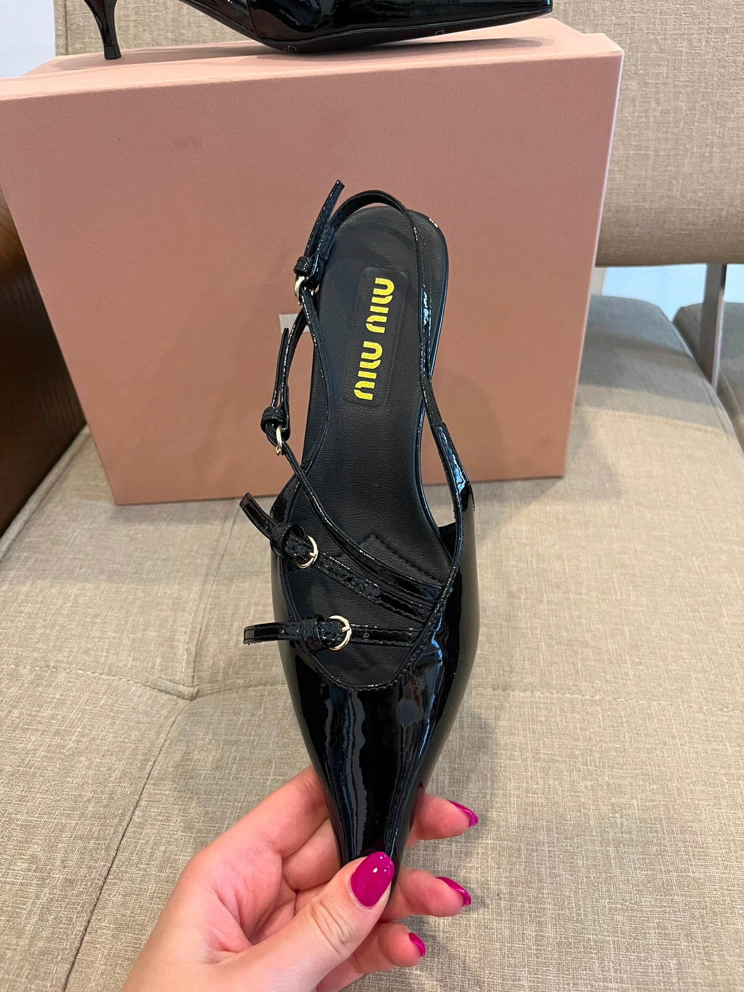 Miu Miu Décolleté slingback in vernice nero