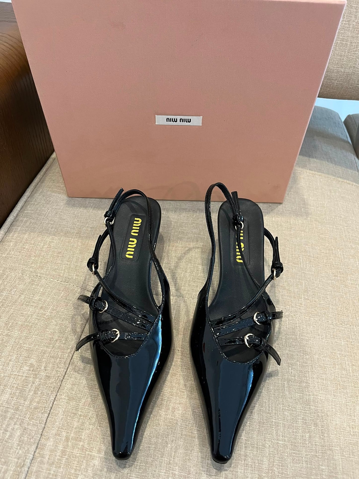 Miu Miu Décolleté slingback in vernice nero