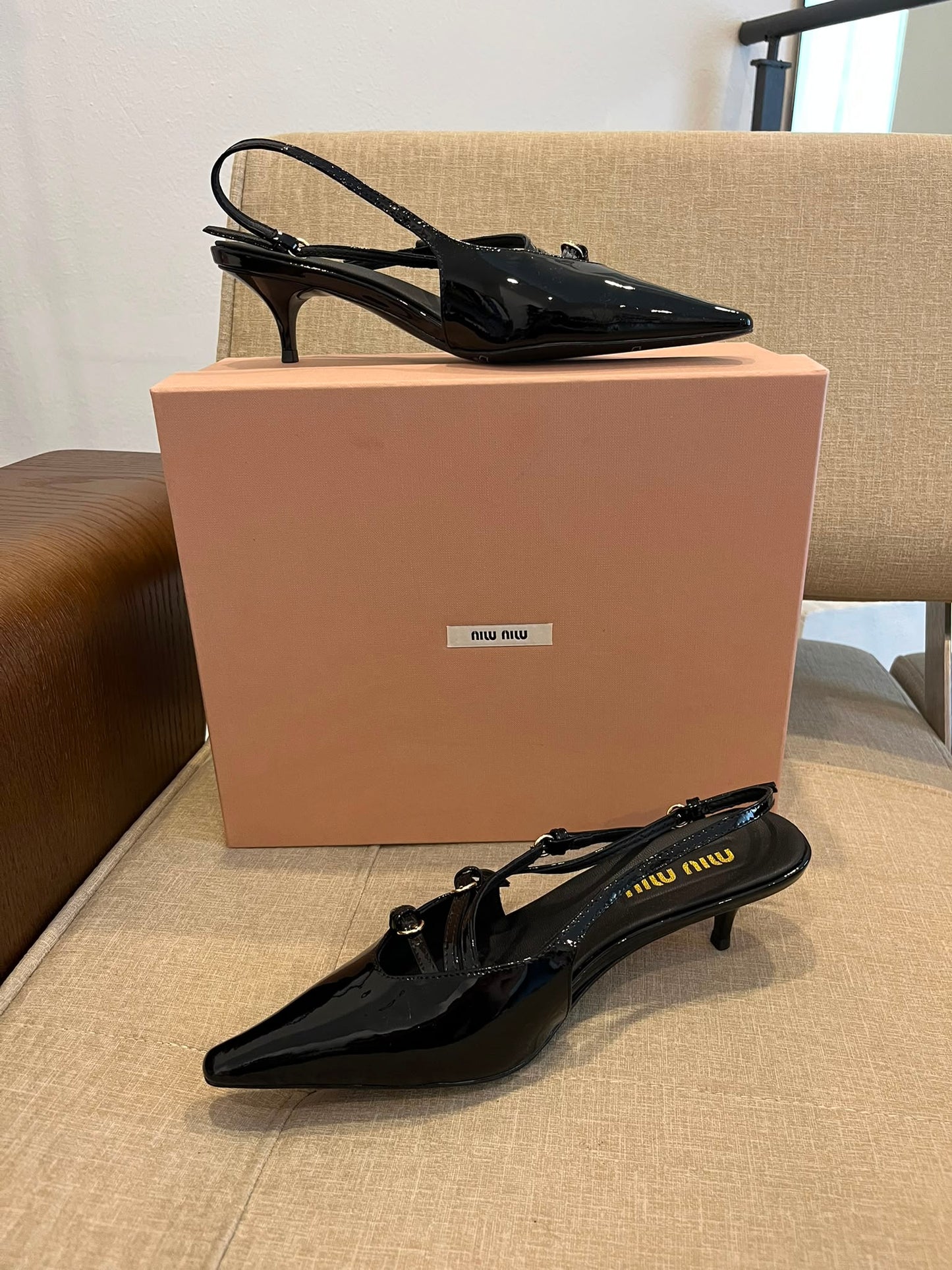 Miu Miu Décolleté slingback in vernice nero