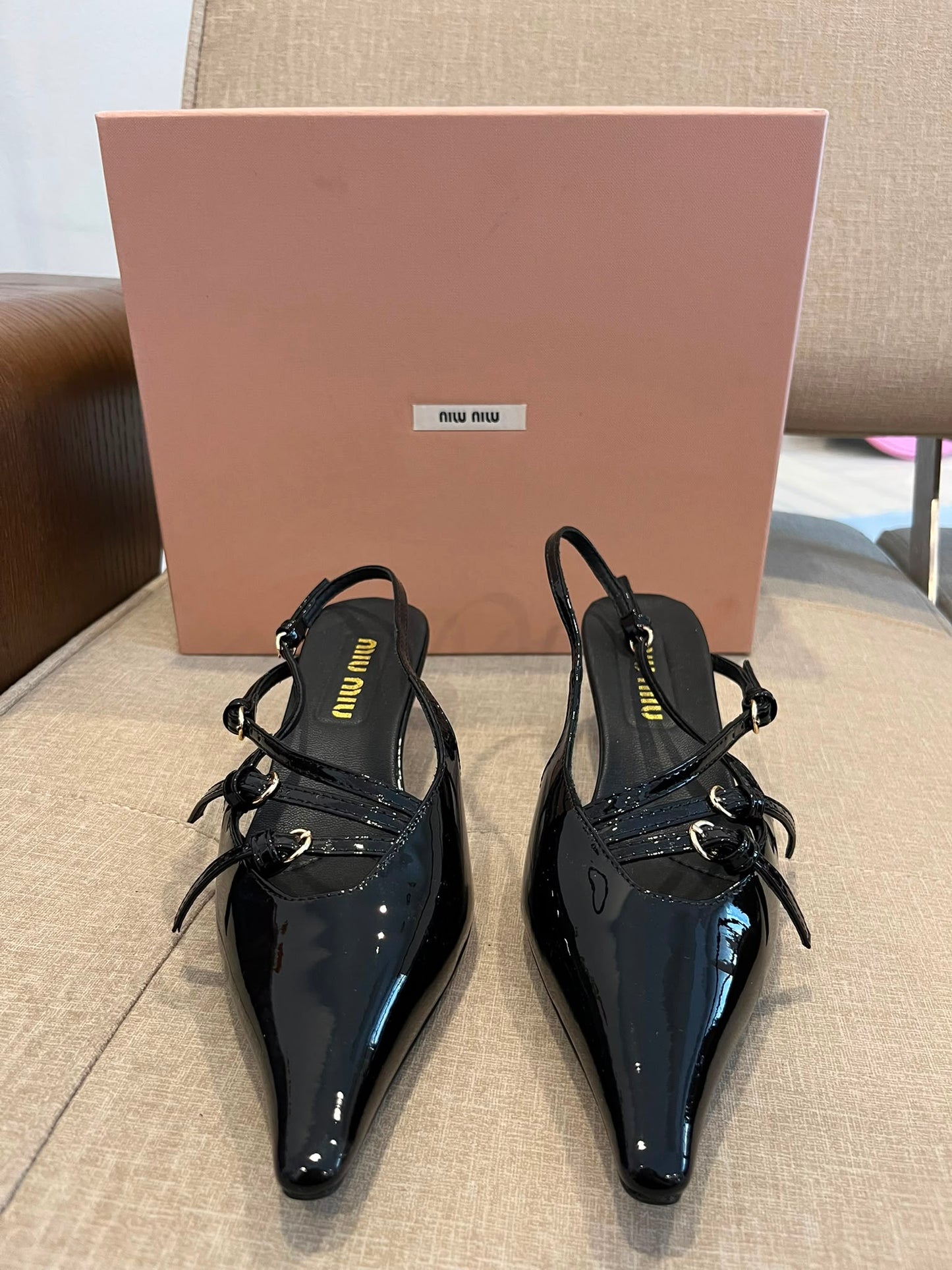 Miu Miu Décolleté slingback in vernice nero