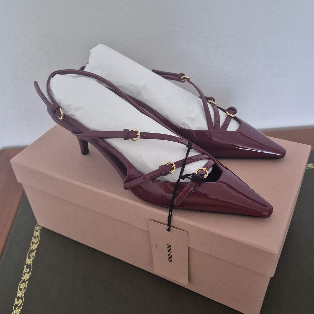 Décolleté slingback in vernice bordeaux