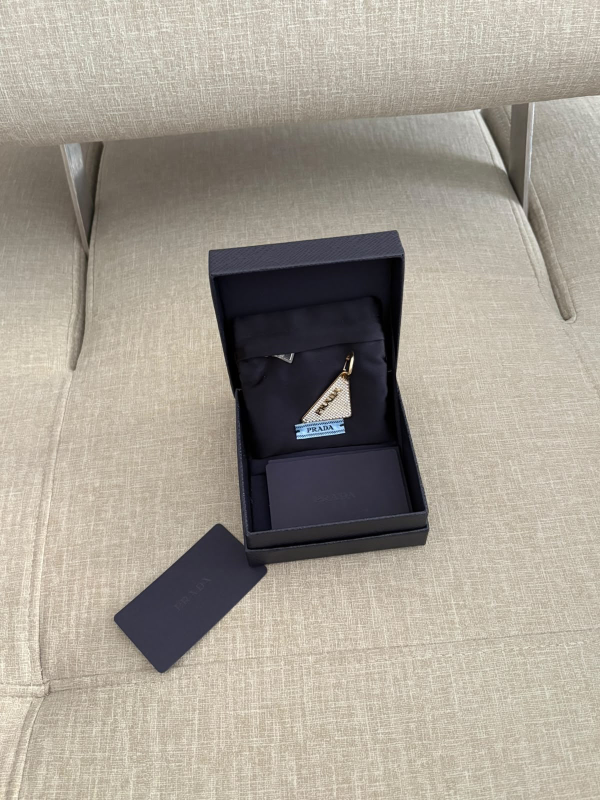 Prada orecchino oro e cristalli