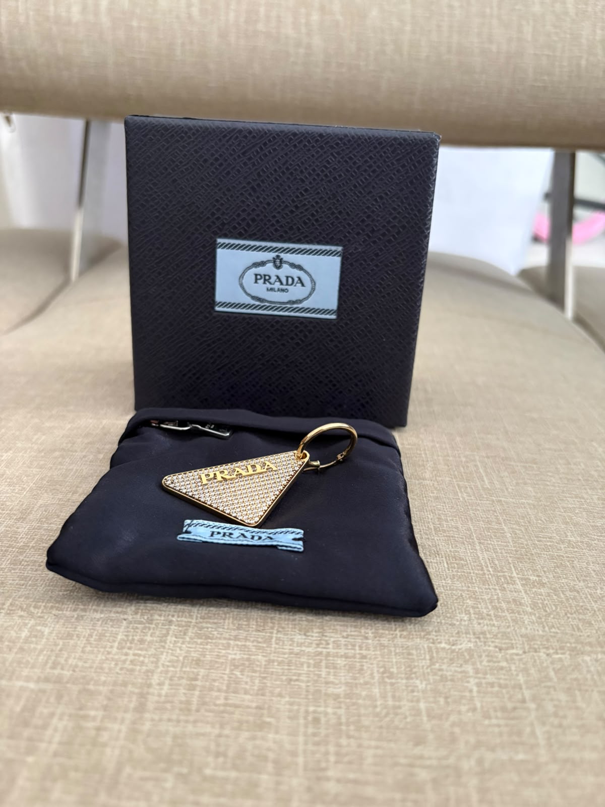 Prada orecchino oro e cristalli
