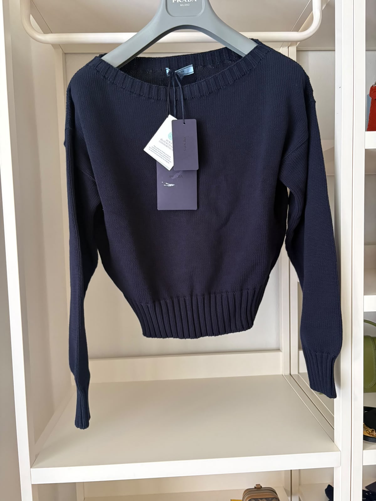 Miu Miu polo blu navy con colletto bianco e rosso