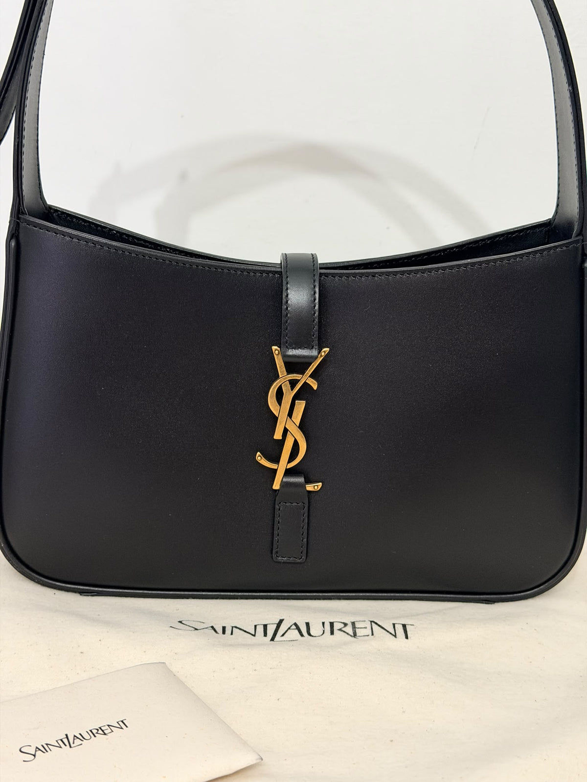 Saint Laurent Le 5 à 7 Hobo Bag - Nero