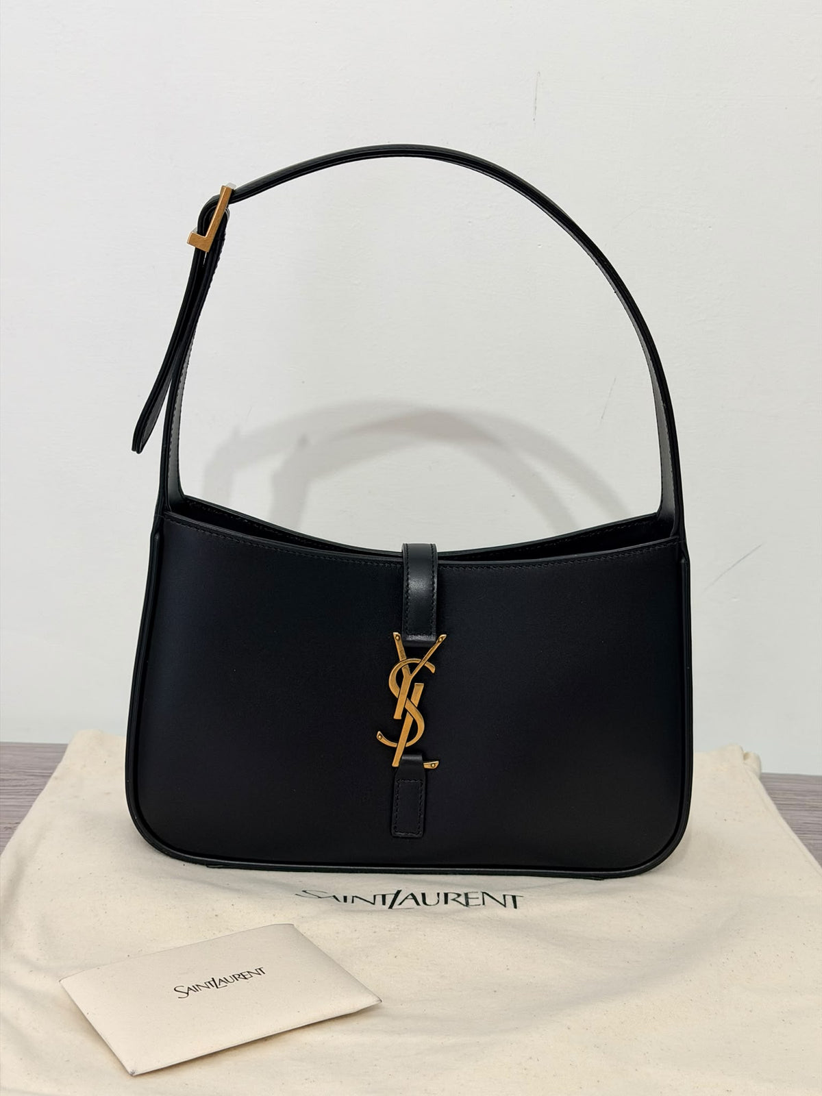 Saint Laurent Le 5 à 7 Hobo Bag - Nero
