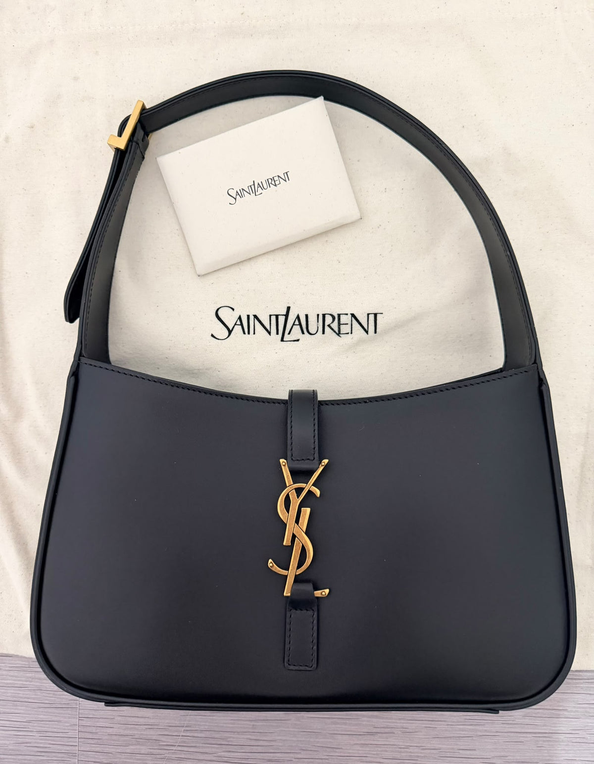 Saint Laurent Le 5 à 7 Hobo Bag - Nero