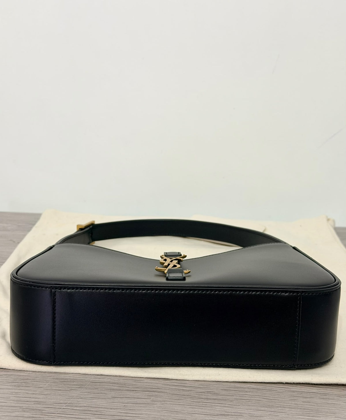 Saint Laurent Le 5 à 7 Hobo Bag - Nero