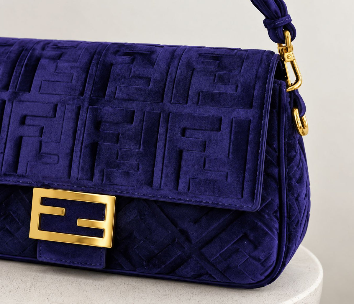 Fendi Baguette in velluto viola