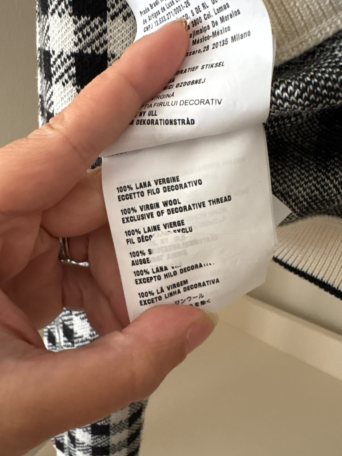 Miu Miu Maglione Bianco e Nero con Logo Rosso