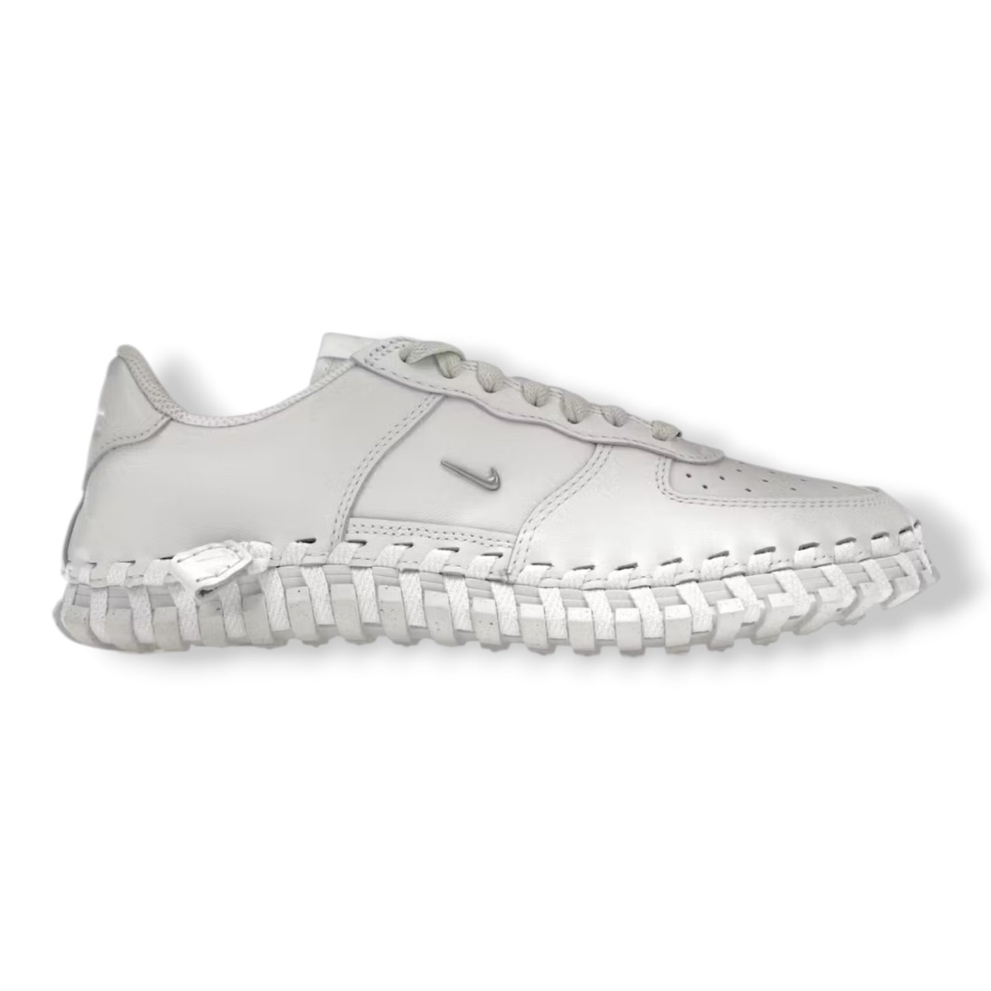 JACQUEMUS + NIKE J Force 1 bianche