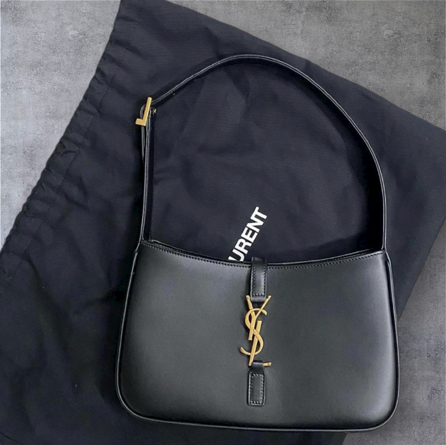 Saint Laurent Le 5 à 7 Hobo Bag - Nero