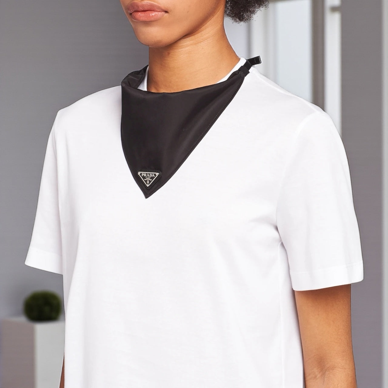 Prada Girocollo con Bandana in Jersey di Nylon Bianco e Nero