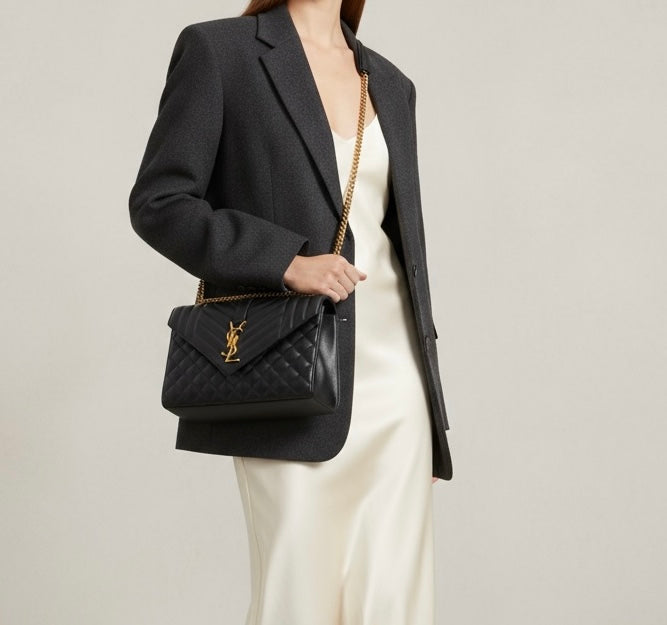 Saint Laurent Envelope Medium in Pelle Nera