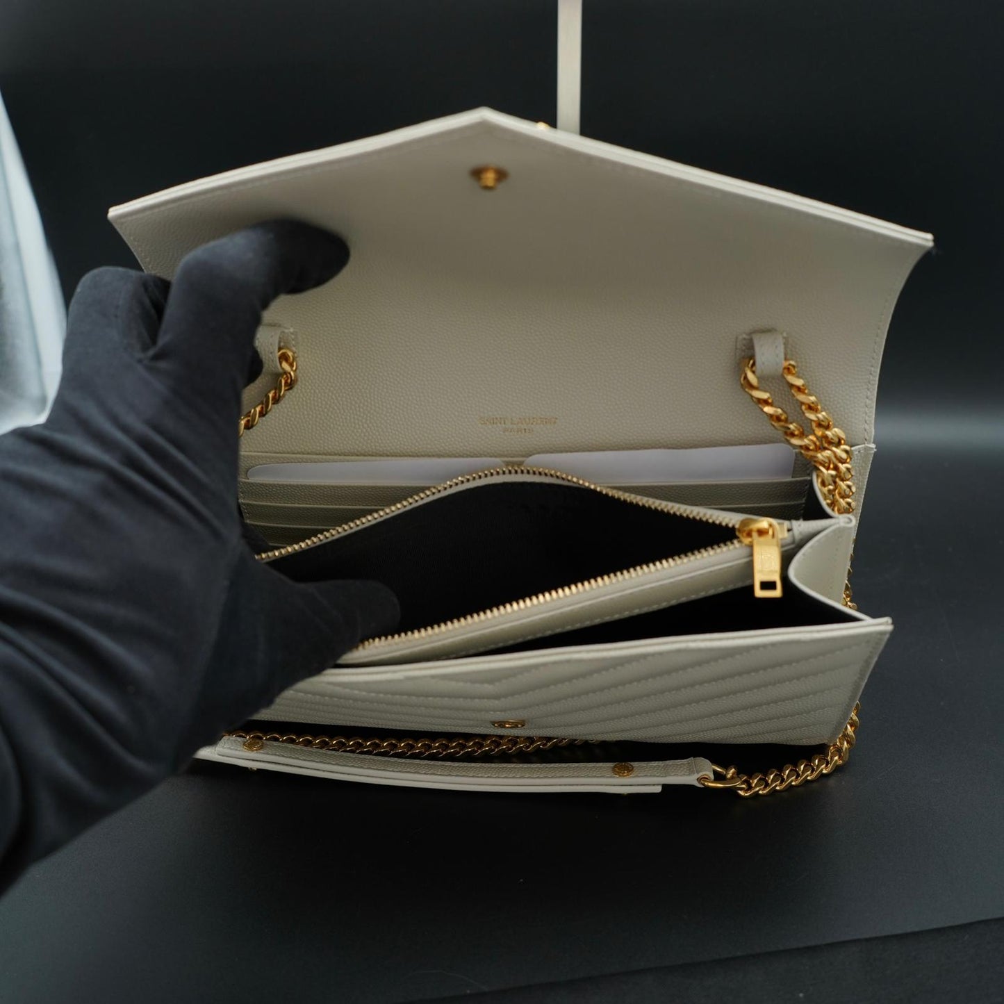 Saint Laurent Pochette con Catena Cassandre White