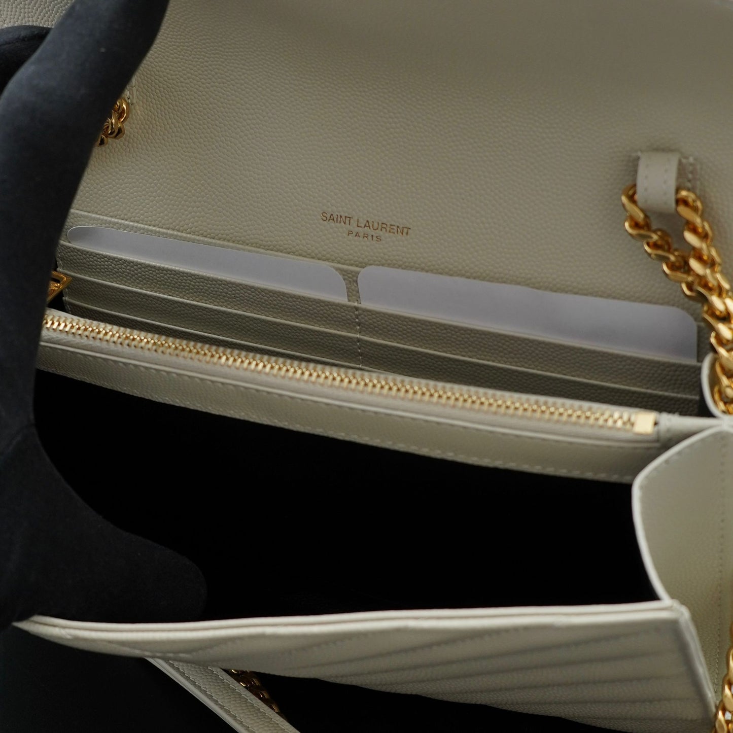 Saint Laurent Pochette con Catena Cassandre White
