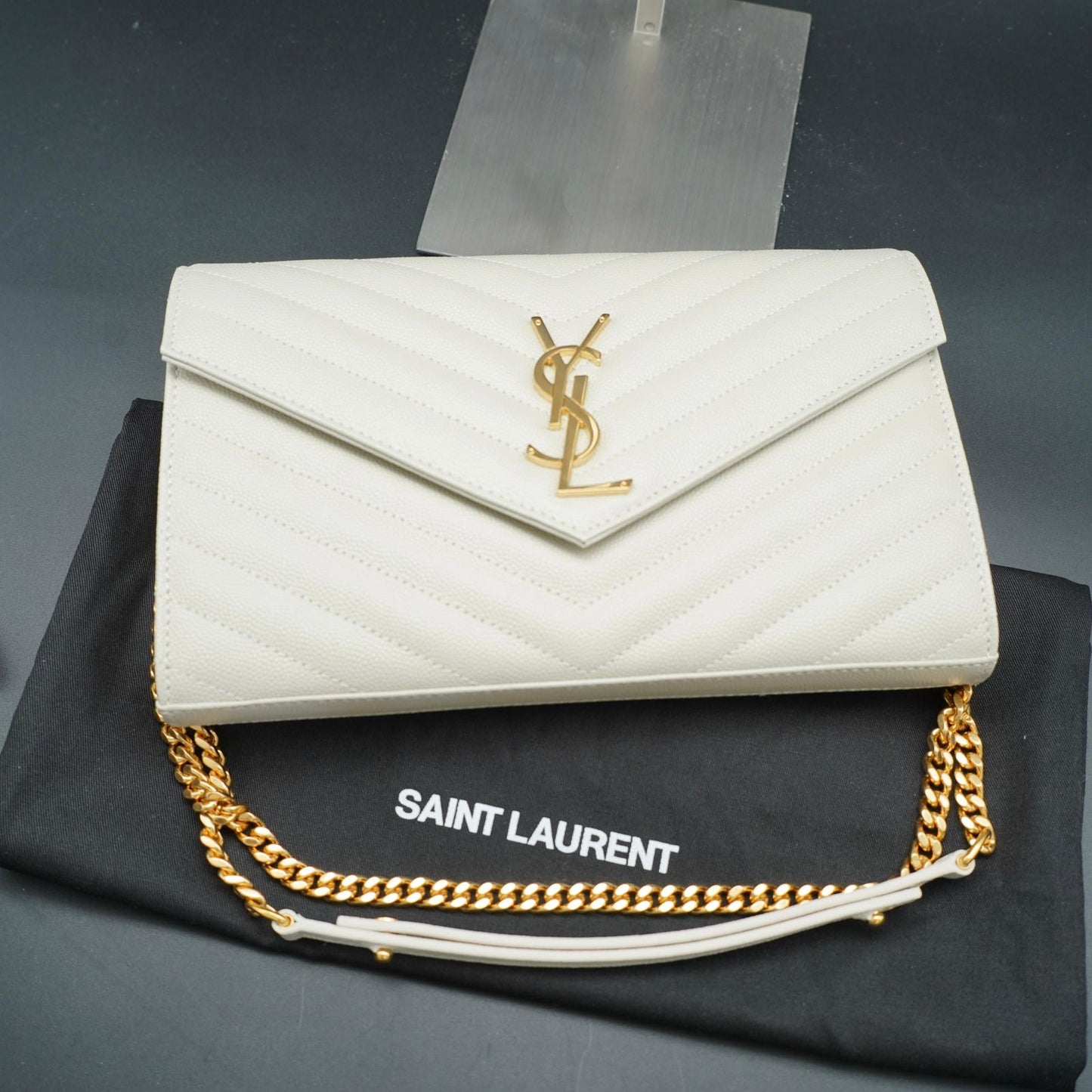 Saint Laurent Pochette con Catena Cassandre White