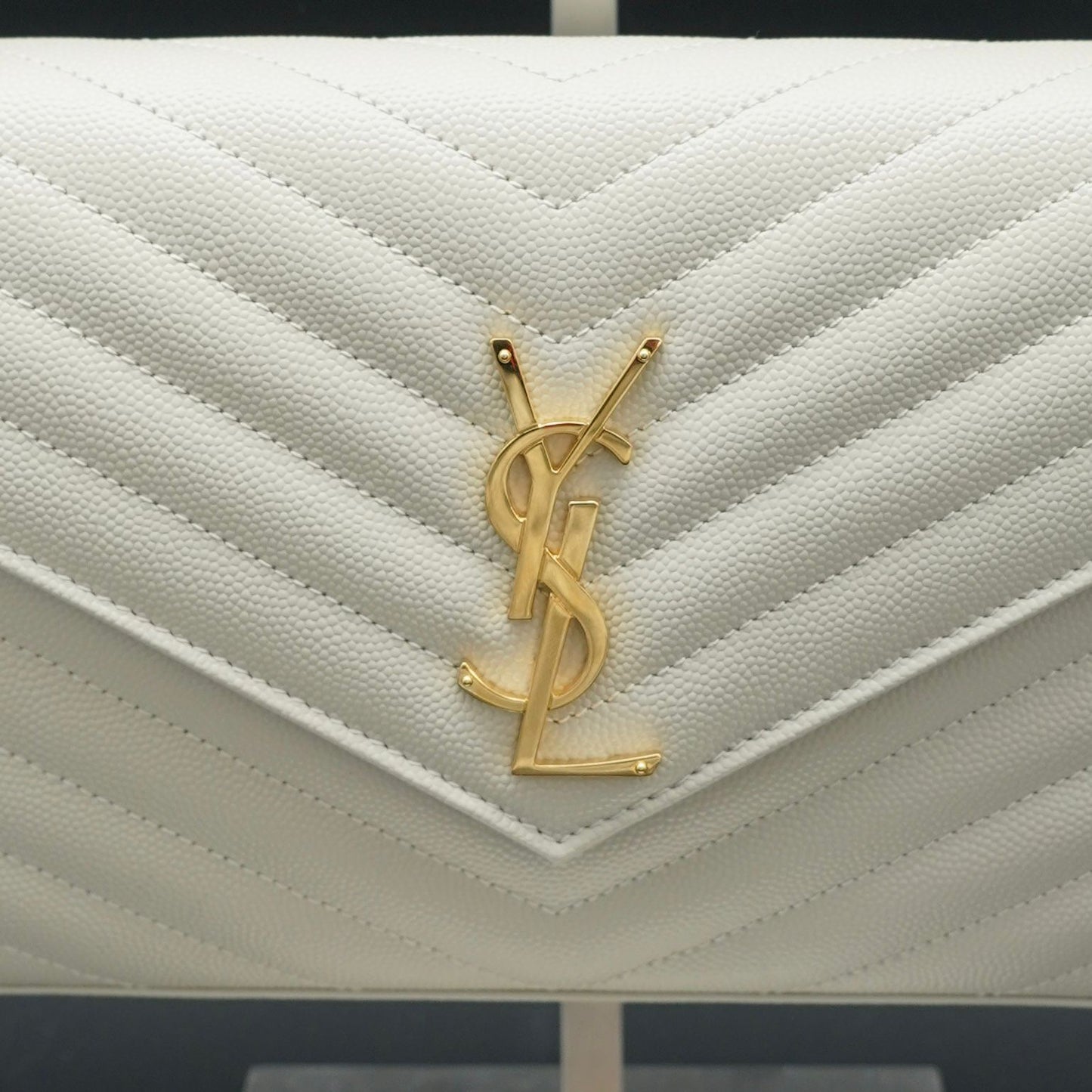 Saint Laurent Pochette con Catena Cassandre White