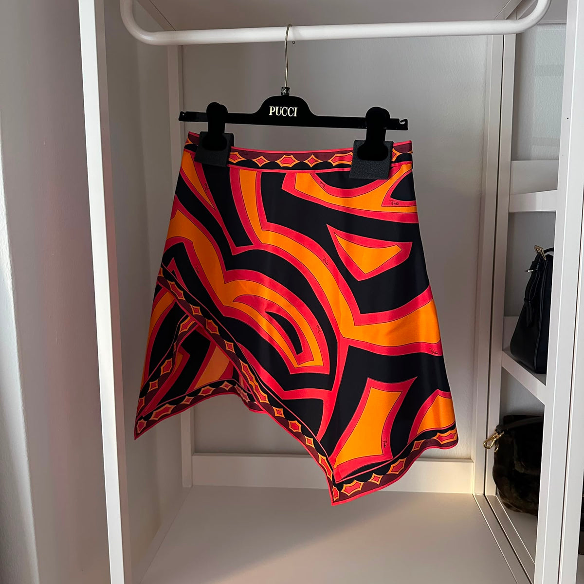 Pucci minigonna rosso e arancione
