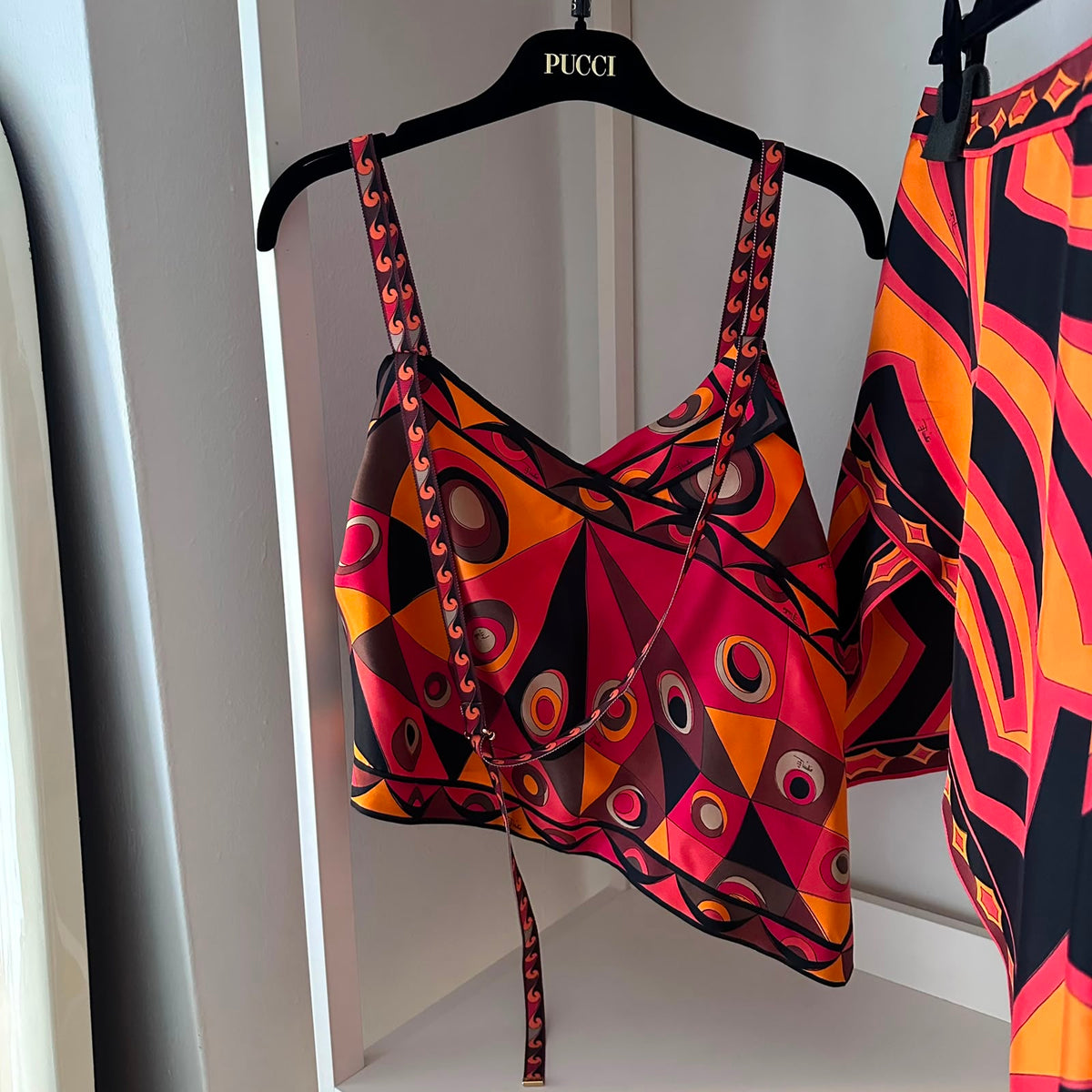 Pucci top con spalline rosso e arancione
